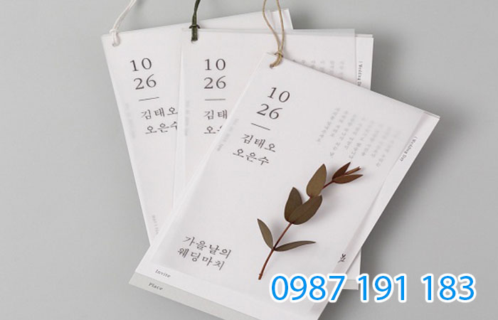 Mẫu thiệp Hàn Quốc với các tông chữ ghi bằng tiếng Hàn